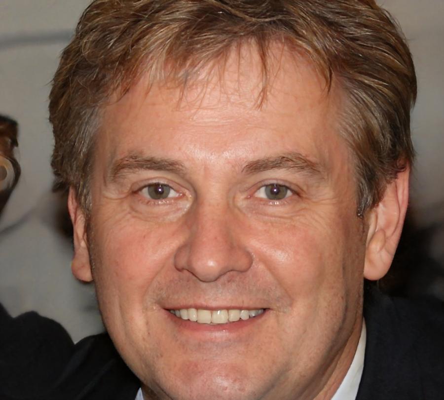 Portrait of program graduate Lucas Fernandez